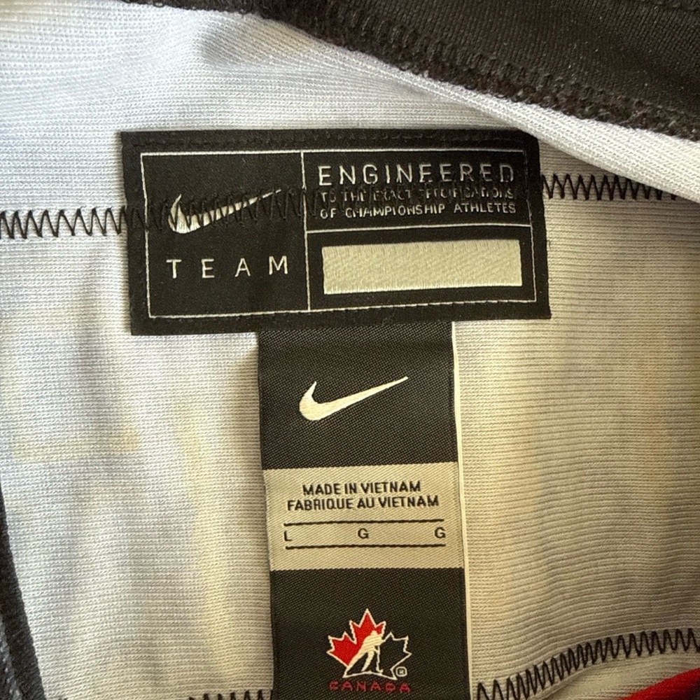 Men’s Nike Team Canada Moore #23 Jersey IIHF WJC 2019 Autographed Sz L - RARE - Picture 4 of 6